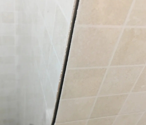 大同瓷砖空鼓维修公司分享阳台瓷砖脱落的修复过程可以分为以下几个步骤